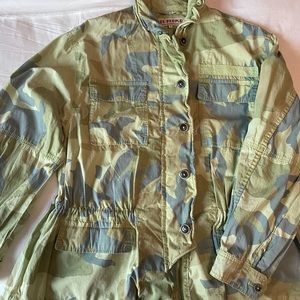 Free People utility jacket with green/blue color. XS, generous with drawstring